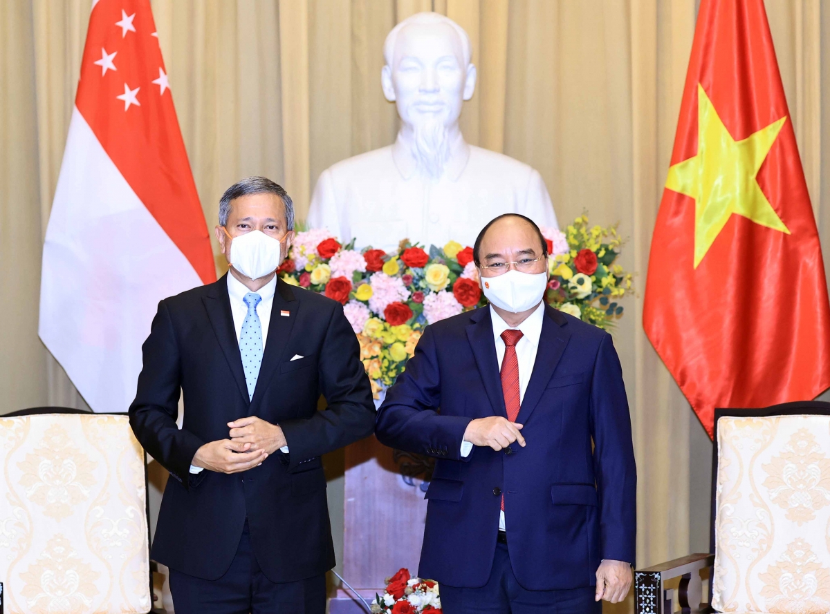 Le président Nguyên Xuân Phuc reçoit le ministre des Affaires étrangères de Singapour